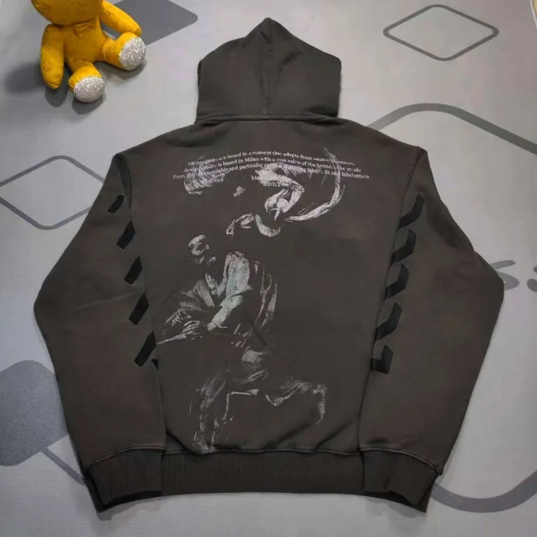 Top tested version OFF oil painting old man WHITE hooded sweatshirt OW jacket hoodie oversize same style for male and female couples celebrities. As a street fashion art in the luxury ranks, off white has always attracted many fans with its classic logo and trendy creativity. Not only is it an understanding of fashion, off white also intuitively reflects ♻️ environmental awareness in many works, and treats the world gently.  The kangaroo pocket adopts a special machine crimping process with externally shaped wiring. The brim of the hat is designed with threads, which is the first thing to look at when appraising.   The fabric is made of 480g terry cotton fabric with full drape.  Color: Black Size: XS-L P:430